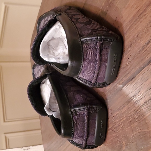 Coach Signature Slippers, size 11D, New In Box - Picture 3 of 13
